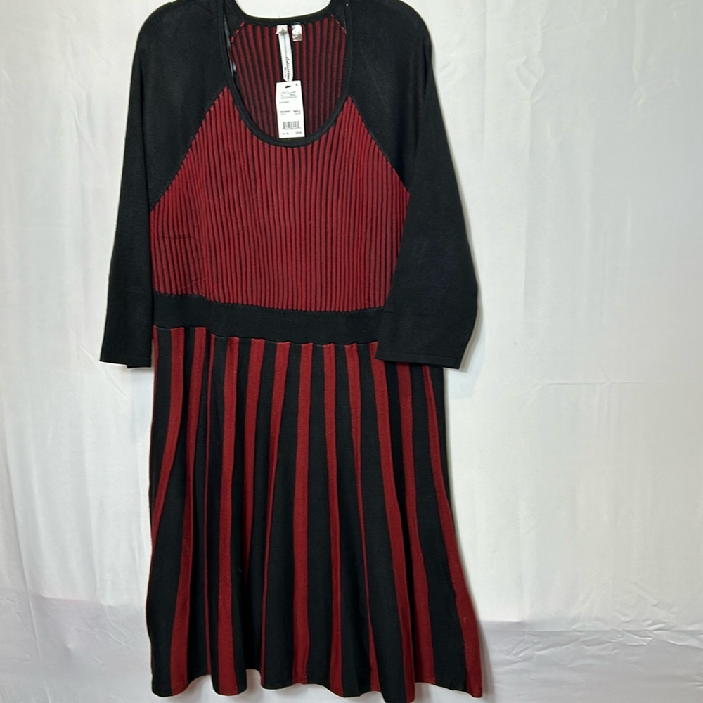 NY Collection Long sleeve Midi Dress 1X Stretchy Knit pleated skirt black red